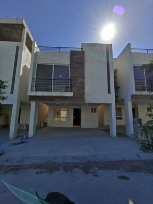 CASA EN VENTA BRIANZZAS RESIDENCIAL, SEC SIRENTE, ESCOBEDO