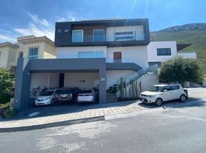 Casa en venta en Residencial Cordillera, Santa Catarina, Nuevo León.