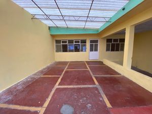 Se vende casa en San Cristobal, zona centro con amplio terreno