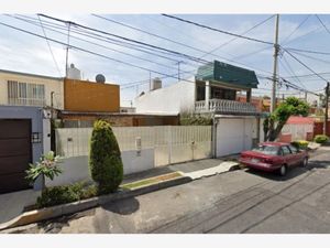 Casa en venta en Prados del Rosario, Ciudad de México, CDMX, México, 02410.  Metro Aquiles Serdán, Parque Tezozómoc, Walmart Satélite