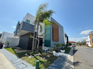 Casa en Venta en Las Lomas Residencial Alvarado