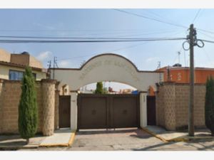 Casa en Venta en San Felipe Tlalmimilolpan Toluca