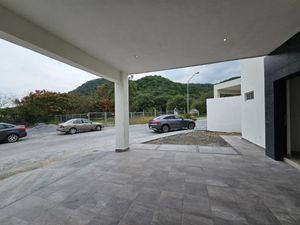 Estrena Casa Cumbres de Santiago, Carretera Nacional.