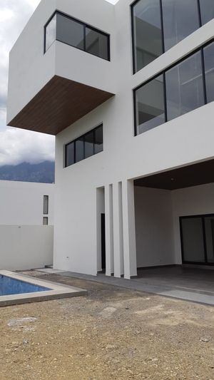 Casa en Venta en Sierra Alta, 4 Rec. , Alberca 100