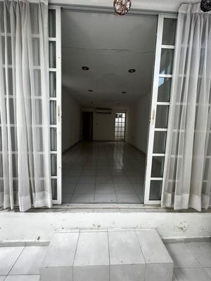 ¡¡VENTA!! Amplia Casa de 4 Habitaciones Bien Ubicada en Brisas, Mérida, Yuc.