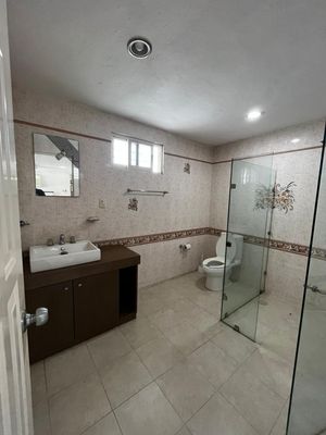 ¡¡VENTA!! Amplia Casa de 4 Habitaciones Bien Ubicada en Brisas, Mérida, Yuc.