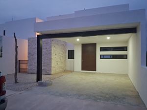 ¡¡VENTA!! Casa de 3 Habitaciones con Piscina en Privada Camelia, Mérida, Yucatán