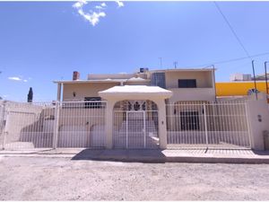 Casa en Venta en Fuentes de los Nogales Juárez