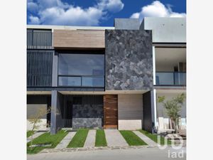 Casa en Venta en Valle Imperial Zapopan