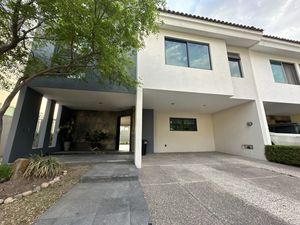 Increíble casa en venta coto 4 solares Zapopan FRENTE A CASA CLUB