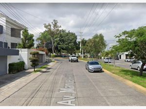 Casa en Venta en Rinconada Santa Rita Zapopan