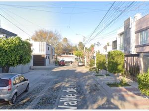 Casa en Venta en Jardines Del Valle Zapopan