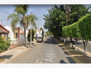 Casa en Venta en Jardines Del Valle Zapopan