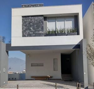 Estrena Casa con Sótano en Cumbres, Zona en Constante Desarrollo!