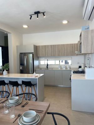 Estrena Casa con Terraza en Cumbres, Zona en Constante Desarrollo!