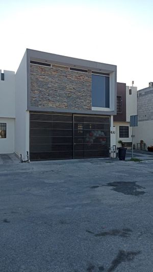 Casa en venta en Las Estaciones, Monterrey, Nuevo León, 64102.