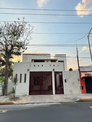 ¡En Venta hermosa casa sobre avenida Mérida 2000!