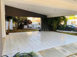 ¡RENTA DE CASA RECIEN REMODELADA !