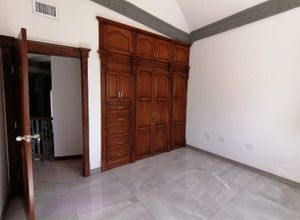 Casa en Venta en Lomas del Valle con alberca y Recámara en PB.