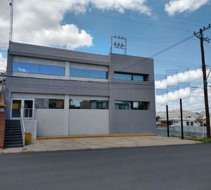 Edificio en Renta de 3 Niveles, en las Granjas.