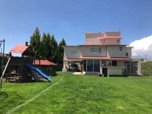 Casa en renta en De los Jinetes 1000, Cacalomacán Centro, Toluca, México.