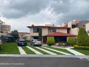 Casa en renta en Coaxustenco, Metepec, México, 52140. Secundaria Rosario  Castellanos, Sociedad General de Escritores, Preparatoria Particular  