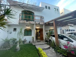 Casa en Venta en Jardín Real Zapopan