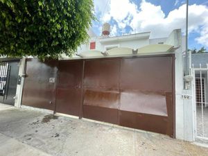 Casa en Venta en Colinas de las Aguilas Zapopan