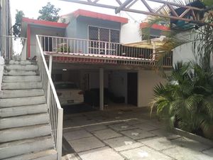 Casa en VENTA sobre el Boulevard Belisario Dominguez frente a los Laureles