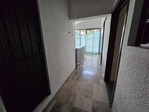 Se VENDE CASA  en excelente ubicación, con LOCAL COMERCIAL