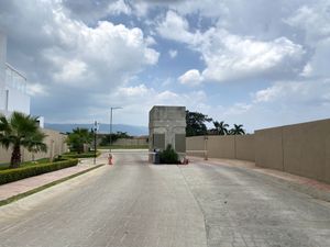 Lote de terreno en VENTA de 390.77 m2 en Residencial Puerta de Hierro