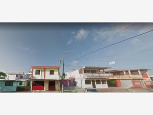 Casa en venta en El Tesoro, Coatzacoalcos, Ver., México, 96536. Jardín de  Niños General Juan de la Luz Enriquez, ISSSTE COATZACOALCOS, El Tesoro