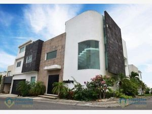 Casa en Venta en Las Lomas Residencial Alvarado