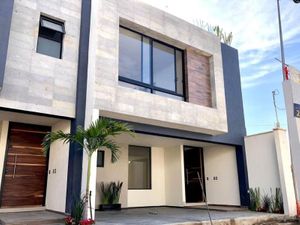 Casa en Venta en Residencial la Carcaña Santiago Momoxpan San Pedro Cholula