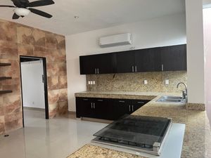 RENTA DE HERMOSA CASA RESIDENCIAL CUMBRES CANCÚN $40,000 AL MES