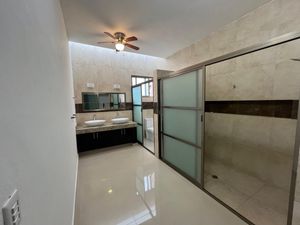 RENTA DE HERMOSA CASA RESIDENCIAL CUMBRES CANCÚN $40,000 AL MES