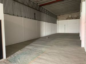 RENTA DE BODEGA COMERCIAL O INDUSTRIAL 230M2 $25,000 CON OFICINA