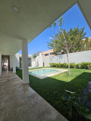 CASA EN VENTA, DENTRO DE LA CIUDAD DE MÉRIDA, MONTES DE AME. UNA PLANTA,