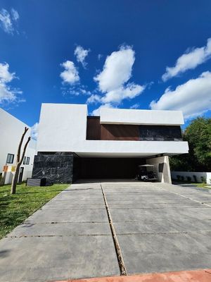 CASA EN VENTA EN YUCATAN COUNTRY CLUB, MERIDA ESTRENA LUJOS Y COMODIDADES.