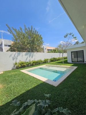 CASA EN VENTA, DENTRO DE LA CIUDAD DE MÉRIDA, MONTES DE AME. UNA PLANTA,