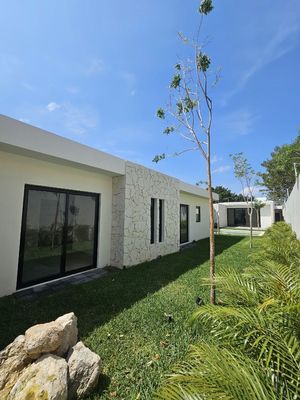 CASA EN VENTA, DENTRO DE LA CIUDAD DE MÉRIDA, MONTES DE AME. UNA PLANTA,