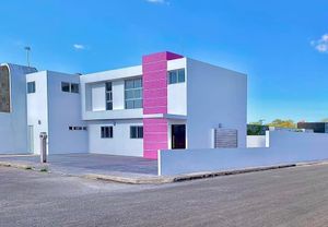 CASA RESIDENCIAL EN VENTA EN PRIVADA  ADHARA, CONKAL, MERIDA.