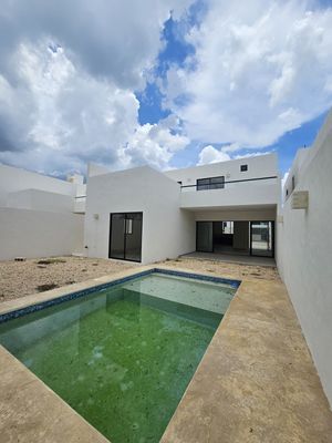 CASA EN VENTA EN PRIVADA RESIDENCIAL TAMORA, CONKAL CON AMENIDADES.