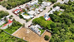 TERRENO BARDEADO EN VENTA EN PEDREGALES DE CHOLUL, MERIDA.