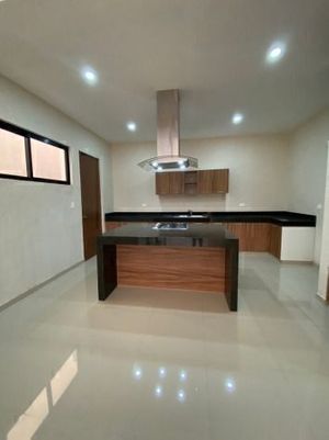 CASA EN VENTA EN MERIDA EN PRIVADA MORERA-CHOLUL DE UNA PLANTA.