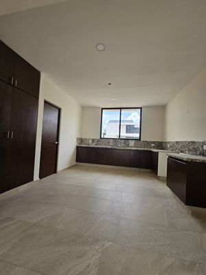 CASA EN VENTA EN PRIVADA RESIDENCIAL TAMORA, CONKAL.