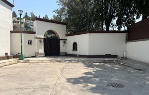 Terreno en Venta en cda. de la Herradura, con casa para remodelar.