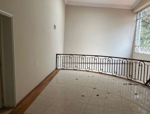 Terreno en Venta en cda. de la Herradura, con casa para remodelar.