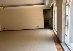 Terreno en Venta en cda. de la Herradura, con casa para remodelar.