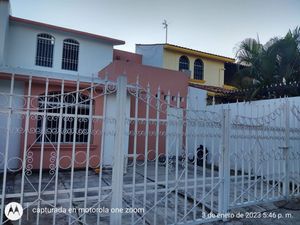 Casas en renta con terraza en Centro, Tecomán, Col., México, 28100